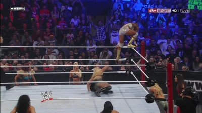 WWE_PPV_Survivor_Series_11_20_2011_720p_HDTV_x264_28129_Eve_Torres_vs_Beth_Phoenix_mkv_000388919.jpg