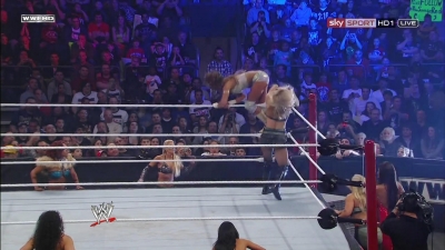 WWE_PPV_Survivor_Series_11_20_2011_720p_HDTV_x264_28129_Eve_Torres_vs_Beth_Phoenix_mkv_000390359.jpg
