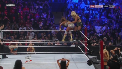WWE_PPV_Survivor_Series_11_20_2011_720p_HDTV_x264_28129_Eve_Torres_vs_Beth_Phoenix_mkv_000412639.jpg