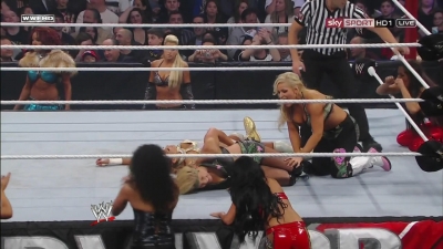 WWE_PPV_Survivor_Series_11_20_2011_720p_HDTV_x264_28129_Eve_Torres_vs_Beth_Phoenix_mkv_000434959.jpg