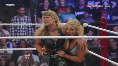 WWE_PPV_Survivor_Series_11_20_2011_720p_HDTV_x264_28129_Eve_Torres_vs_Beth_Phoenix_mkv_000452519.jpg
