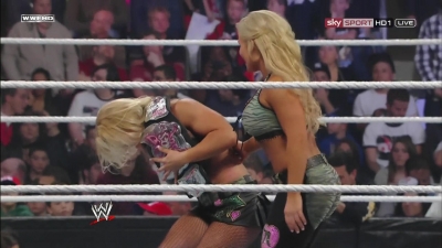 WWE_PPV_Survivor_Series_11_20_2011_720p_HDTV_x264_28129_Eve_Torres_vs_Beth_Phoenix_mkv_000488399.jpg