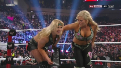 WWE_PPV_Survivor_Series_11_20_2011_720p_HDTV_x264_28129_Eve_Torres_vs_Beth_Phoenix_mkv_000491919.jpg